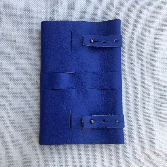 ‘This Is Ground’ Leather Multi Cord Organiser - Picture 5 of 14